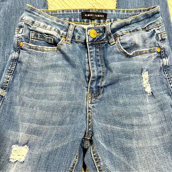 Juniors, Almost Famous denim, skinny jeans, slightly distressed - Picture 6 of 7
